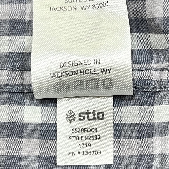 Stio Curtis Camp Pearl Snap Shirt Mens M Gray Check Short Sleeve UPF HIking - Picture 8 of 8